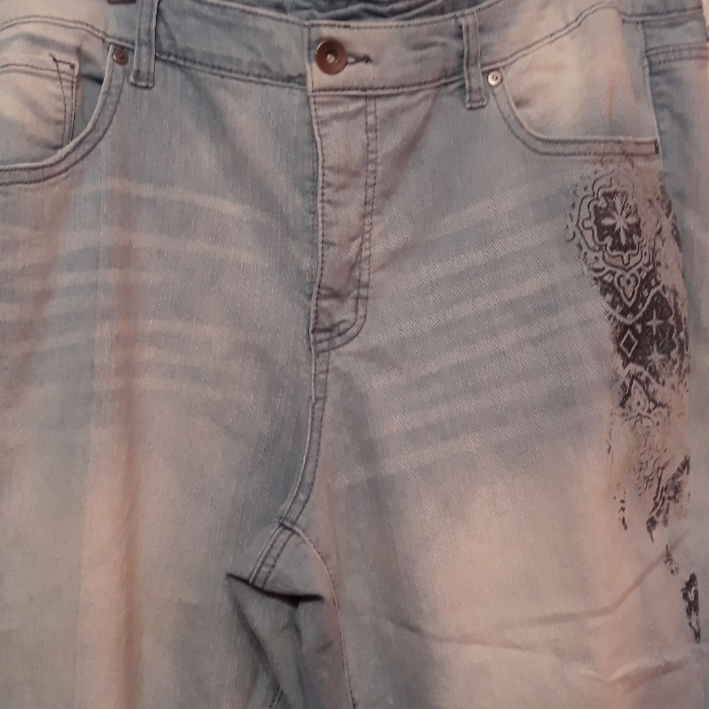 Capri Jean's with design on each pants leg